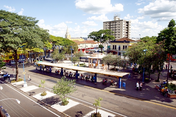 Praça Sabino Loureiro, na Estação, que vive um  estado de semi abandono, merece receber um olhar mais atento da Prefeitura e passar por revitalização